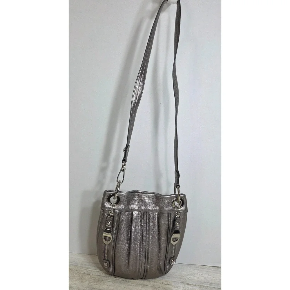 B. Makowsky Metallic Silver Pebbled Leather Crossbody Shoulder Bag Purse
